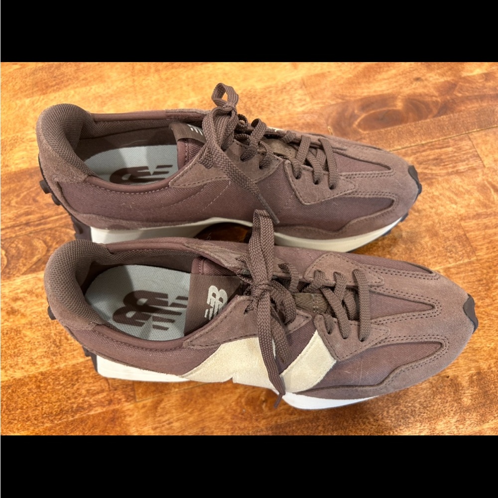 New balance 327 sneakers- Never worn in the sold out color burnt fig